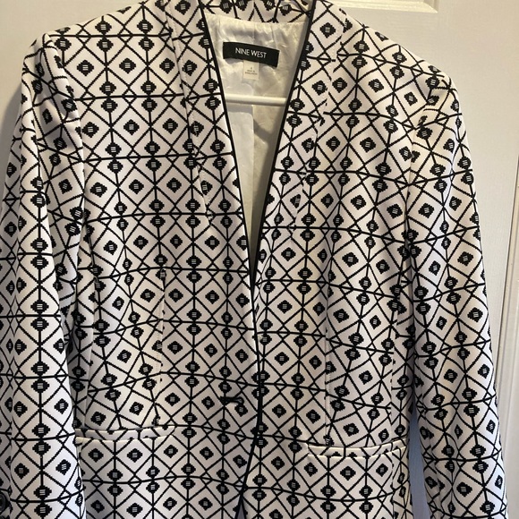 Nine West size 4 blazer - Picture 2 of 3